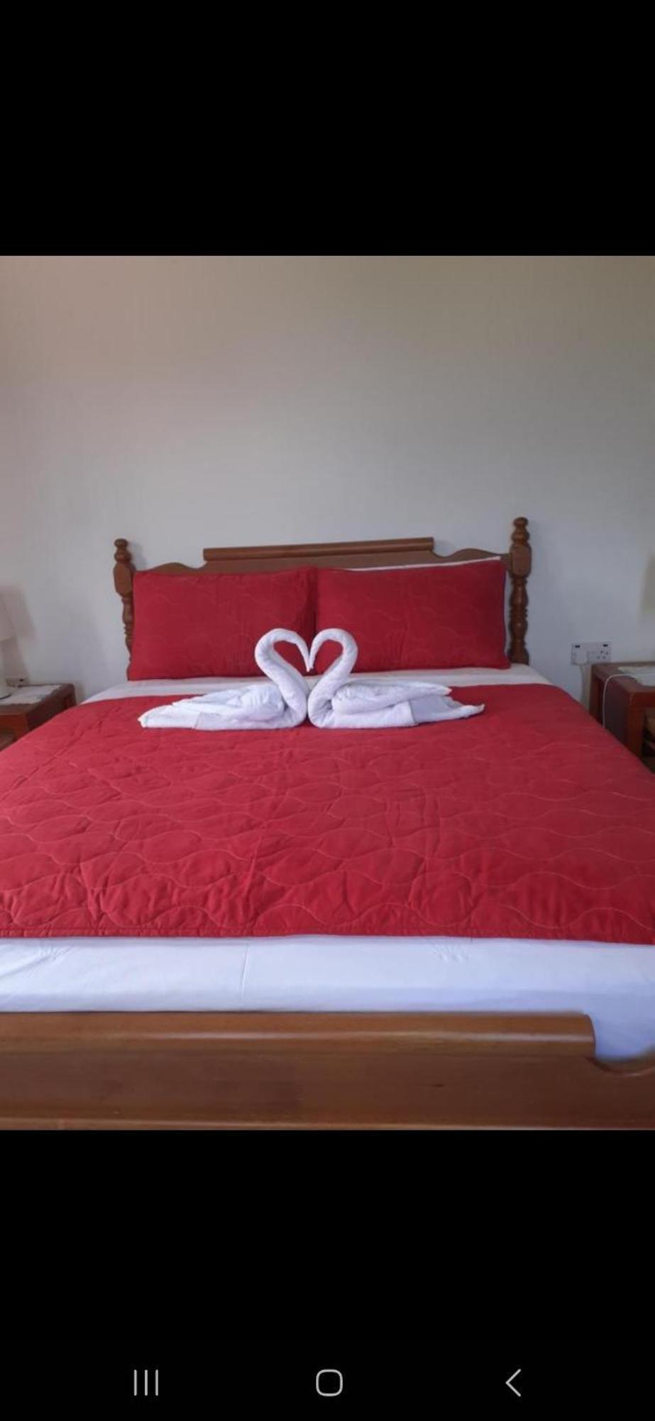 Gigi'S Self Catering Apartment Port Glaud Rum bild